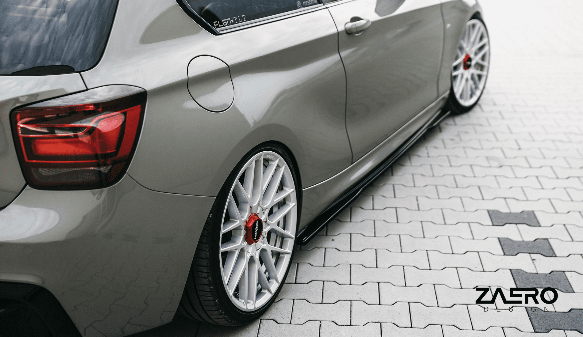 M135-32 ZAERO-DESIGN-EVO-1-SEITENSCHWELLER-FÜR-BMW-1ER-116i-118i-120i-125i-M135-F20-F21-SCHWELLER-SEITENLEISTEN-BODYKIT-DIFFUSOR-FLAPS-ANSATZ-LCI
